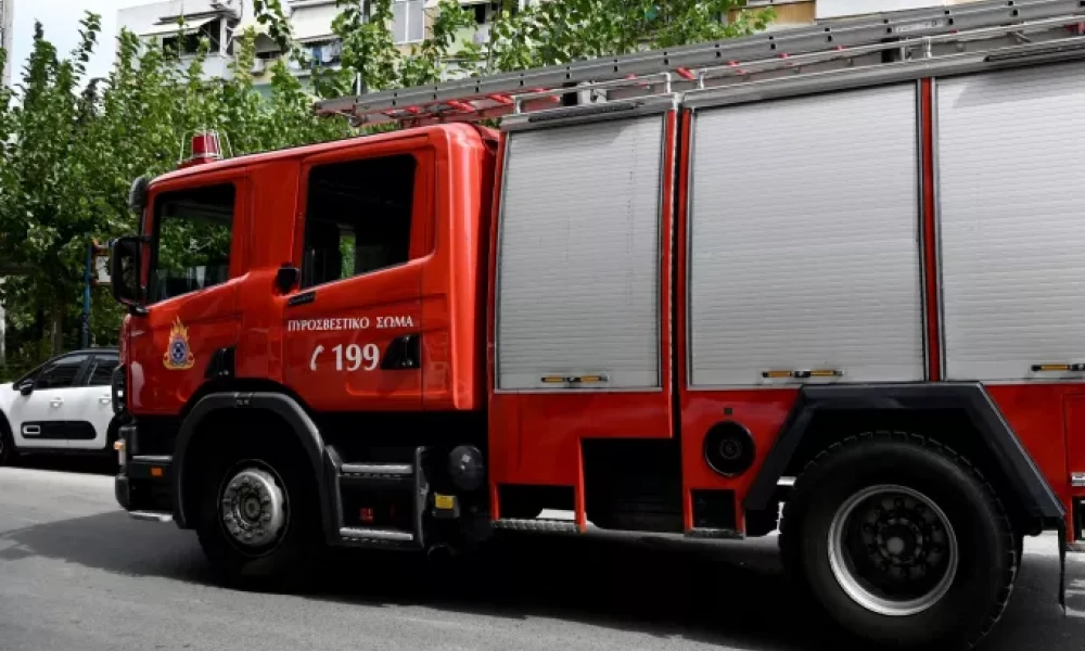 Εύβοια: Πήρε φωτιά αυτοκίνητο- Βρέθηκαν σε κίνδυνο τρία παιδιά και η μητέρα τους